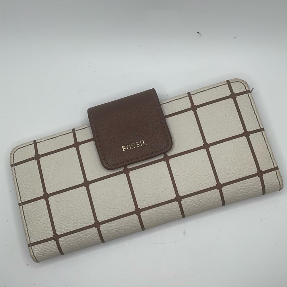 Fossil Madison natural and brown Tab with snap Clutch bifold wallet